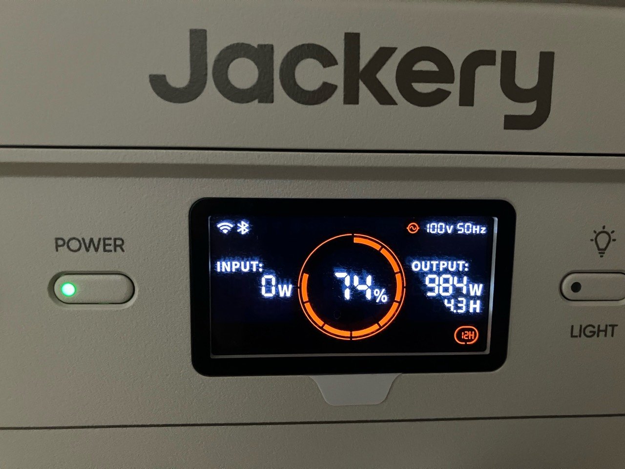 Jackery 1500 Newで炊飯器を使い984W出力している画面