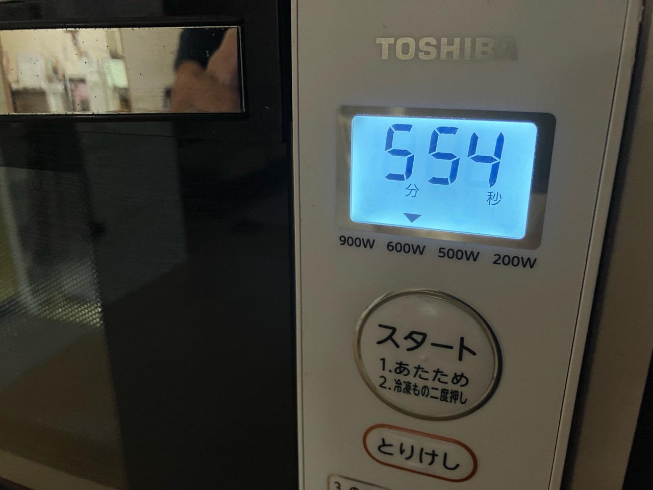 東芝電子レンジで冷凍パスタを600W約6分温めている画面